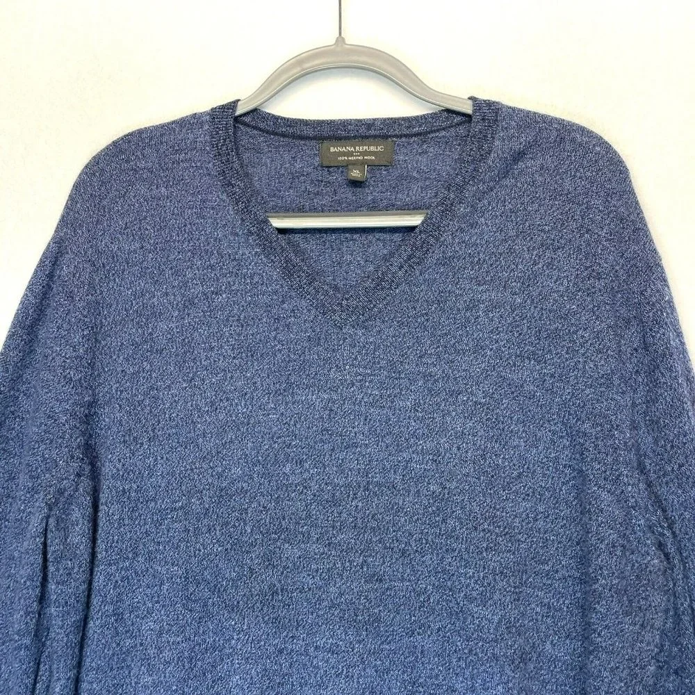 Banana Republic Mens Sweater Size XL V-Neck 100% Wool‎ Merino Blue